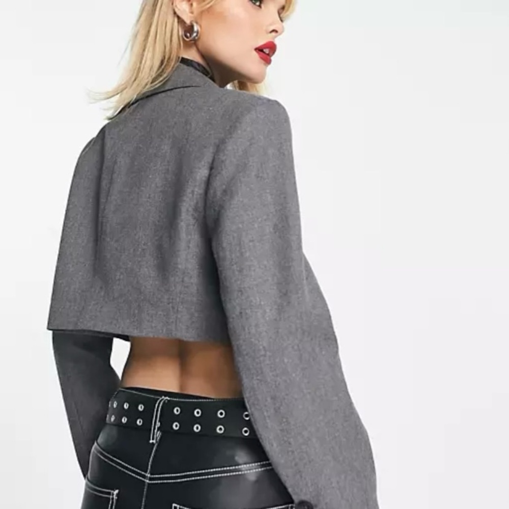 Bershka Cropped Blazer in Grey 
In a size Medium - Picture 2 of 7